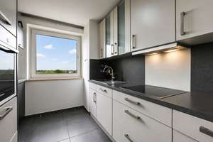 AIGNER- Attraktive 3-Zimmer-Wohnung mit Wintergarten und Seeblick in Feldmoching – Die vollständige Adresse der Immobilie erhältst du vom Anbieter., 80995 Lerchenau-West, München – Vorschaubild 2