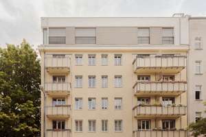 Über den Baumkronen - helle Zweizimmerwohnung mit Südwestbalkon & Aufzug – Marchlewskistraße 99, 10243 Friedrichshain, Berlin – Vorschaubild 13