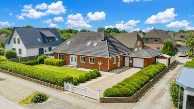 Wanderup:
Gepflegtes Einfamilienhaus mit ca. 230 qm Wfl./Nfl., großem Grundstück und viel Potenzia