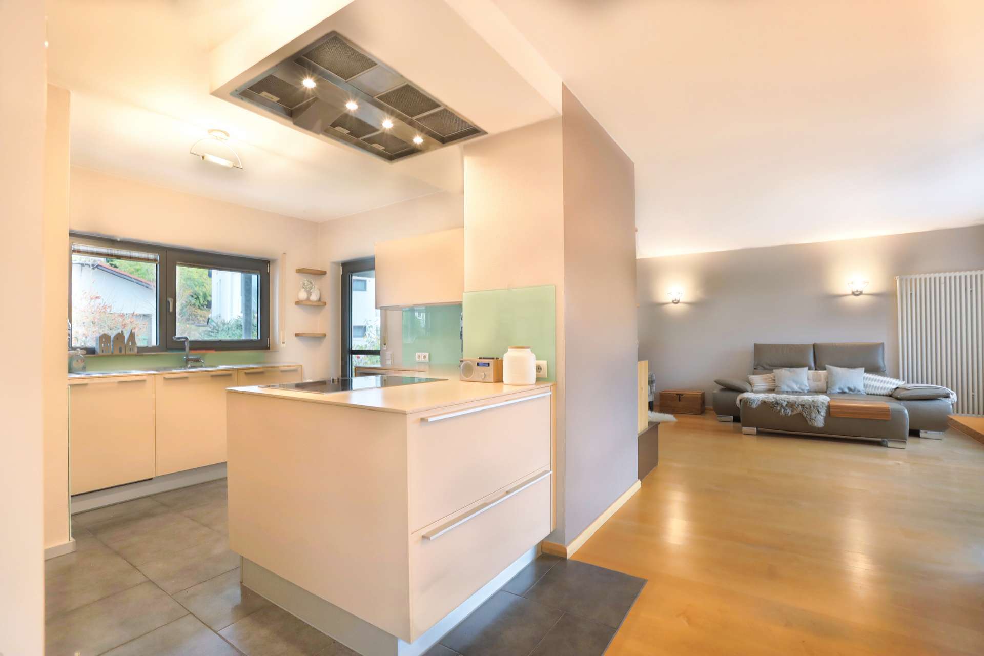 Immobilie in Hammersbach - Stilvoller Bungalow mit separater ELW, Doppelgarage & großem Grundstück - Bild 9