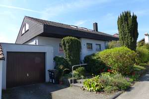 Eine echte Gelegenheit ist dieses sonnige Einfamilienhaus mit toller Wohnraumaufteilung in Top-Lage – Die vollständige Adresse der Immobilie erhältst du vom Anbieter., 74182 Obersulm – Vorschaubild 1