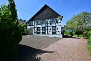 Charmantes Zweifamilienhaus mit Geschichte – vielseitig nutzbar auf großzügigem Grundstück – Die vollständige Adresse der Immobilie erhältst du vom Anbieter., 58135 Haspe-West, Hagen – Vorschaubild 2