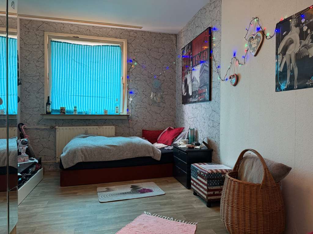 Immobilie in Bergisch Gladbach - Barrierefreie 4-Zimmer Kapitalanlage mit Aufzug & Stellplatz – ca. 5 % Rendite (19,9-fach) - Bild 1