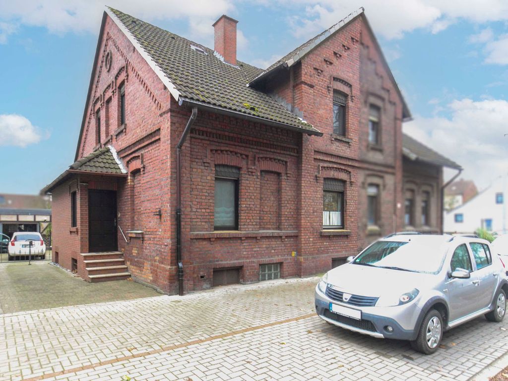 Sehr schöne DHH mit großem Garten und Garage in direkter nähe des
