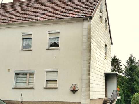 2 Familienhaus Mit Offener Doppelgarage Terrassen Und Kleinem Garten