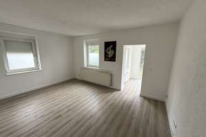 Ruhige 4-Zimmer-Wohnung mit Wintergarten, Einbauküche und Garten an der EGA! WG-geeignet – Die vollständige Adresse der Immobilie erhältst du vom Anbieter., 99094 Hochheim, Erfurt – Vorschaubild 2