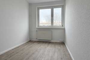 TOP • 3-Zimmer Wohnung • in Kappel • Balkon • Laminat • Komplett saniert • jetzt mieten !? – Chemnitz – Vorschaubild 4