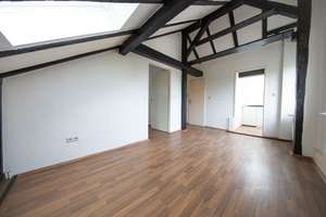 Schöne Dachgeschosswohnung ab sofort frei – Die vollständige Adresse der Immobilie erhältst du vom Anbieter., 65203 Mainz-Amöneburg, Wiesbaden – Vorschaubild 2