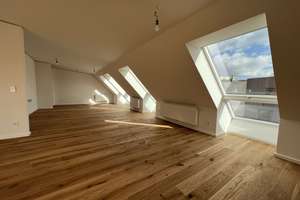 Urbanes Wohnen in Mitte: Dachgeschosswohnung mit großzügigem Raumkonzept
