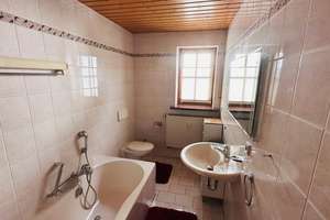Ein Idyll im Grünen: Ihr neues Zuhause mit Einliegerwohnung – Die vollständige Adresse der Immobilie erhältst du vom Anbieter., 94336 Windberg – Vorschaubild 12