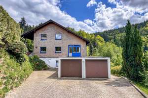 Vielseitig nutzbares und sehr gepflegtes 1-3 Familienhaus mit unverbaubarer Aussicht. – Rohrbacherstr 16, 78098 Triberg im Schwarzwald – Vorschaubild 2