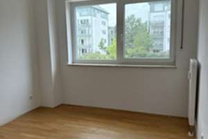 Gepflegte Wohnung vom Eigentümer mit vier Zimmern in Regensburg – Die vollständige Adresse der Immobilie erhältst du vom Anbieter., 93053 Galgenberg, Regensburg – Vorschaubild 3