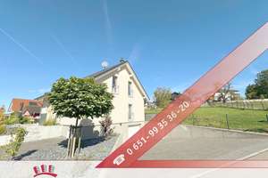 Schickes, energieeffizientes und liebevoll gepflegtes Familiendomizil mit schönem Garten ! Frei nach