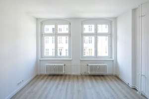 Altbauträume im Wrangelkiez | Bezugsfreie 2-Zimmer-Wohnung, lichtdurchflutet mit Balkon!