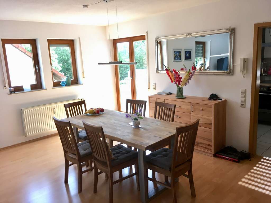 Immobilie in Herdwangen-Schönach - Bodenseenähe 90m2, Whg. Sonnige,gepflegte 3 Zi. KDB, GWc, Balk. EBK, Tiefgarage, in 88634. v.Privat  - Bild 2