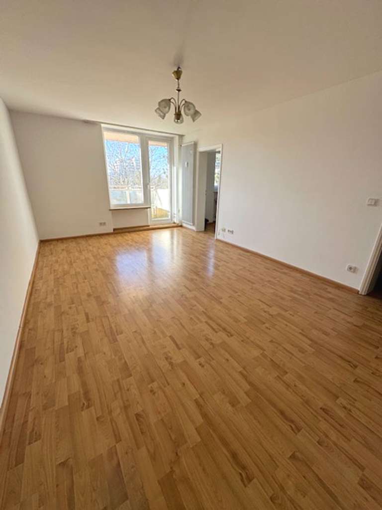 Immobilie in Taufkirchen - Helle 2-Zimmer-Wohnung mit Balkon & perfekter Aufteilung in grüner Lage! - Bild 2