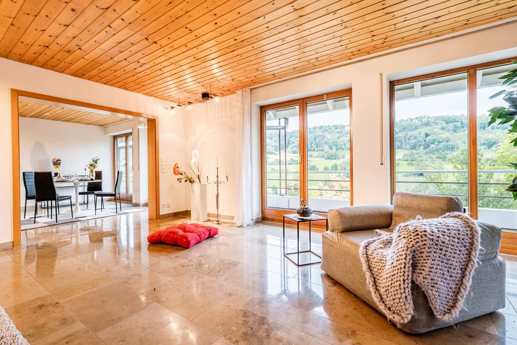 Immobilie in Mulfingen - MEHRWERT – Einfamilienhaus mit Einliegerwohnung, Platz und Weitblick in Mulfingen-Buchenbach - Bild 1