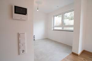 Feldrandlage! Moderne Neubau-Villa in Würzburg – Erstbezug nahe Uniklinik – Steinlein 42, 97078 Versbach, Würzburg – Vorschaubild 3