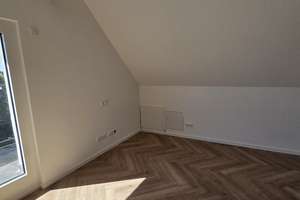 Neubezug nach Kernsanierung - Gehobene Dachgeschosswohnung mit 2 Zimmern und modernem Flair in Bilk  – Fleher Straße 154, 40223 Bilk, Düsseldorf – Vorschaubild 5