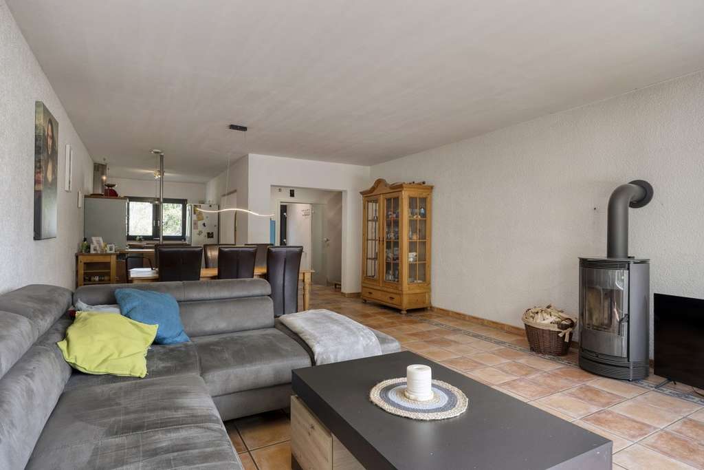 Immobilie in Wesseling - Charakterstarker Split-Level-Bungalow mit Aufstockung in ruhiger Lage – inklusive Garage und gepfl - Bild 2