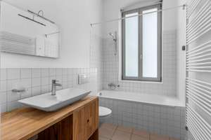 Exklusive Altbauwohnung mit Kamin, Fischgrätparkett und Südbalkon – Die vollständige Adresse der Immobilie erhältst du vom Anbieter., 10247 Friedrichshain, Berlin – Vorschaubild 11