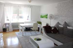 Helle, großzügige 4-Zimmer-Wohnung mit Balkon und EBK in Kirchheim bei München