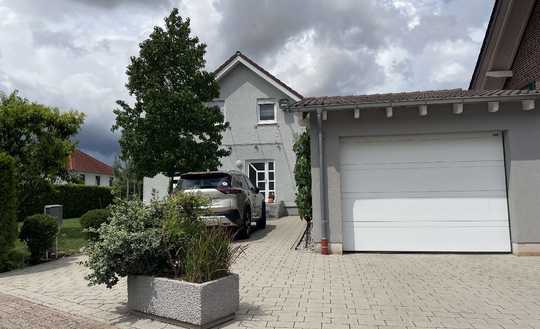 Neuwertiges Einfamilienhaus in Toplage mit schönem Garten und PKW-Garage von Herxheim!