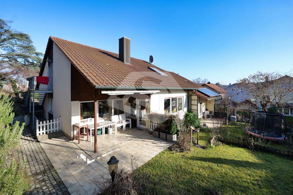 Immobilie in Endingen - Großzügige Familienresidenz mit Einliegerwohnung und traumhaften Terrassen - Bild 0