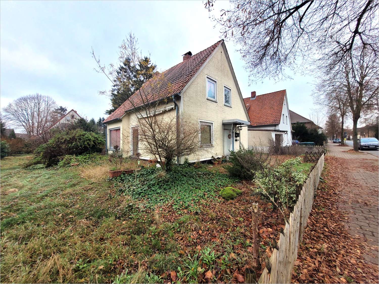 Wohnimmobilie mit Sanierungsbedarf in gewachsener Wohnlage von Eschede, Celle Kreis – Bild 2