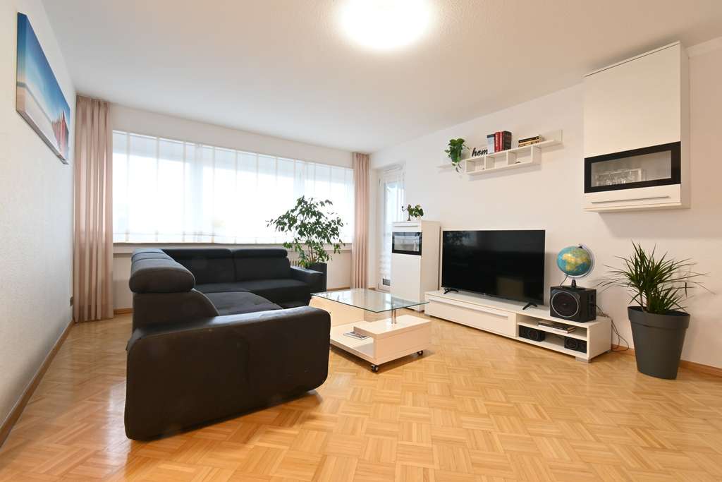 Immobilie in Endingen - Ihr neues Zuhause am Kaiserstuhl – Stilvolle 4-Zimmer-Wohnung mit zwei Balkonen - Bild 2