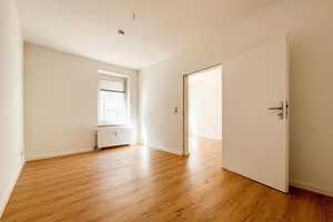 Renovierte Altbauwohnung mit Einbauküche im Herzen Gostenhofs!  – Nürnberg – Vorschaubild 2