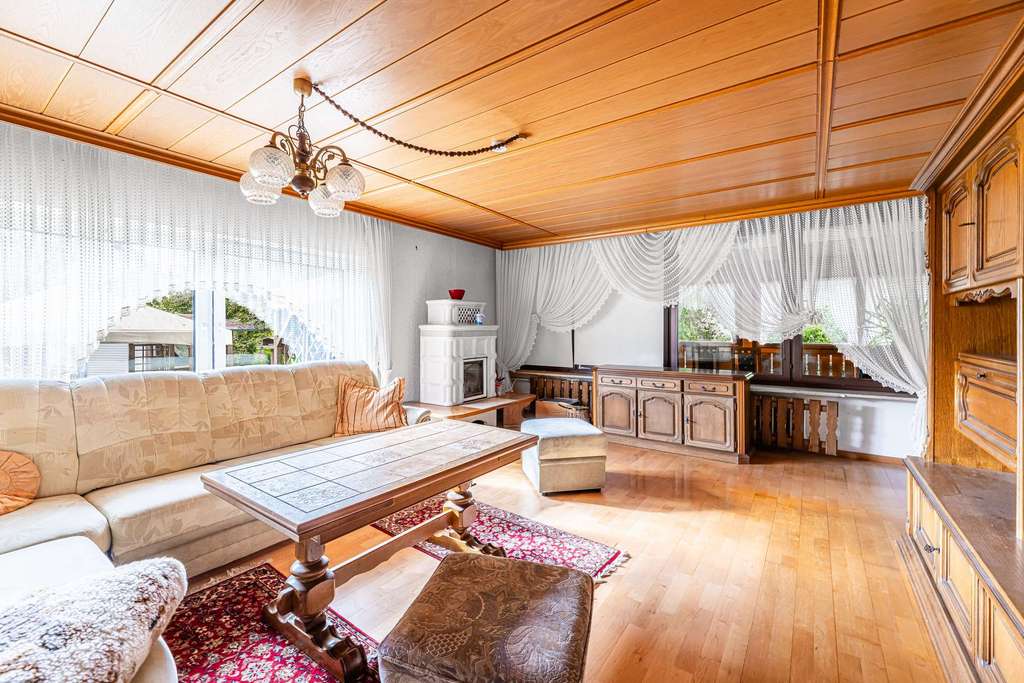 Immobilie in Emskirchen - HEGERICH: Idyllisch wohnen mit Weitblick – ideal für Familien oder Generationenwohnen - Bild 1