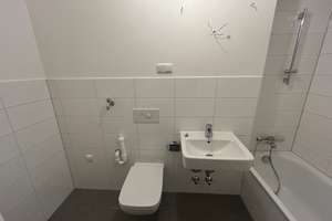 Ansprechende, großzügige 3-Zimmer-Wohnung mit Wand und Bodenbelag