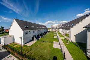 Reihenhaus mit eigenem Garten in Falkenberg – David-Friedländer-Weg 107, 13057 Berlin – Vorschaubild 1