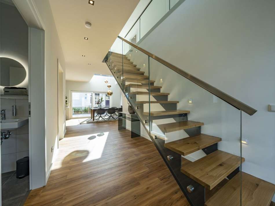 flur-treppe-musterhaus-mannhei