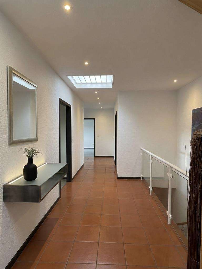 Immobilie in Wehrheim - Viel Platz, viel Charme, viel Lebensqualität – freistehendes Einfamilienhaus mit Traumgarten - Bild 3