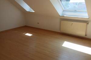 Attraktive 3-Zimmer-Wohnung: Helles Dachgeschoss in Fürth