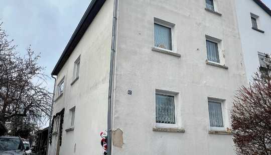 Bild von Doppelhaushälfte in Dietzenbach mit großem Entwicklungspotenzial – Gestalten Sie Ihr neues Zuhause!