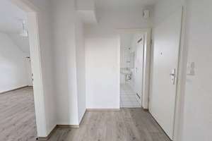 *1 NKM FREI* Gemütliche 2-Zimmer-Dachgeschosswohnung mit großer Küche und Wannenbad – Degenstraße 13, 42651 Solingen-Mitte, Solingen – Vorschaubild 12