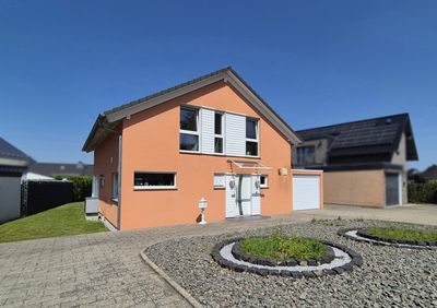 "Junges Familienwohnen mit großem Garten!"