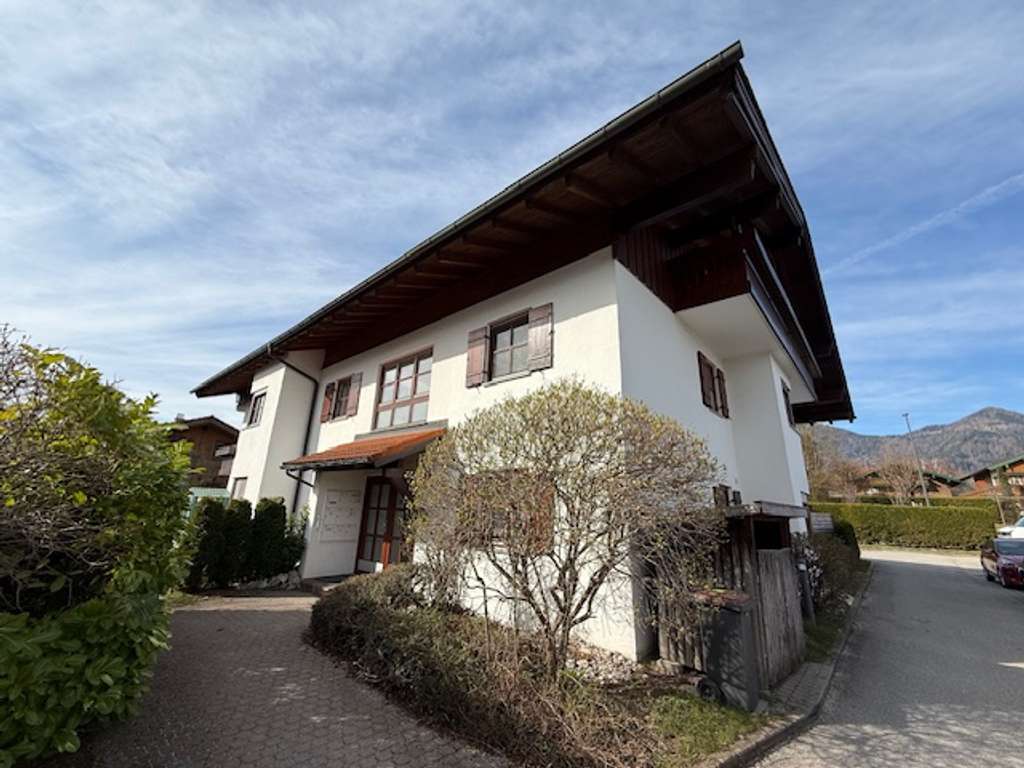 Immobilie in Marquartstein - Wohnen auf zwei Ebenen – Ihr Rückzugsort in den Bergen wartet - Bild 3