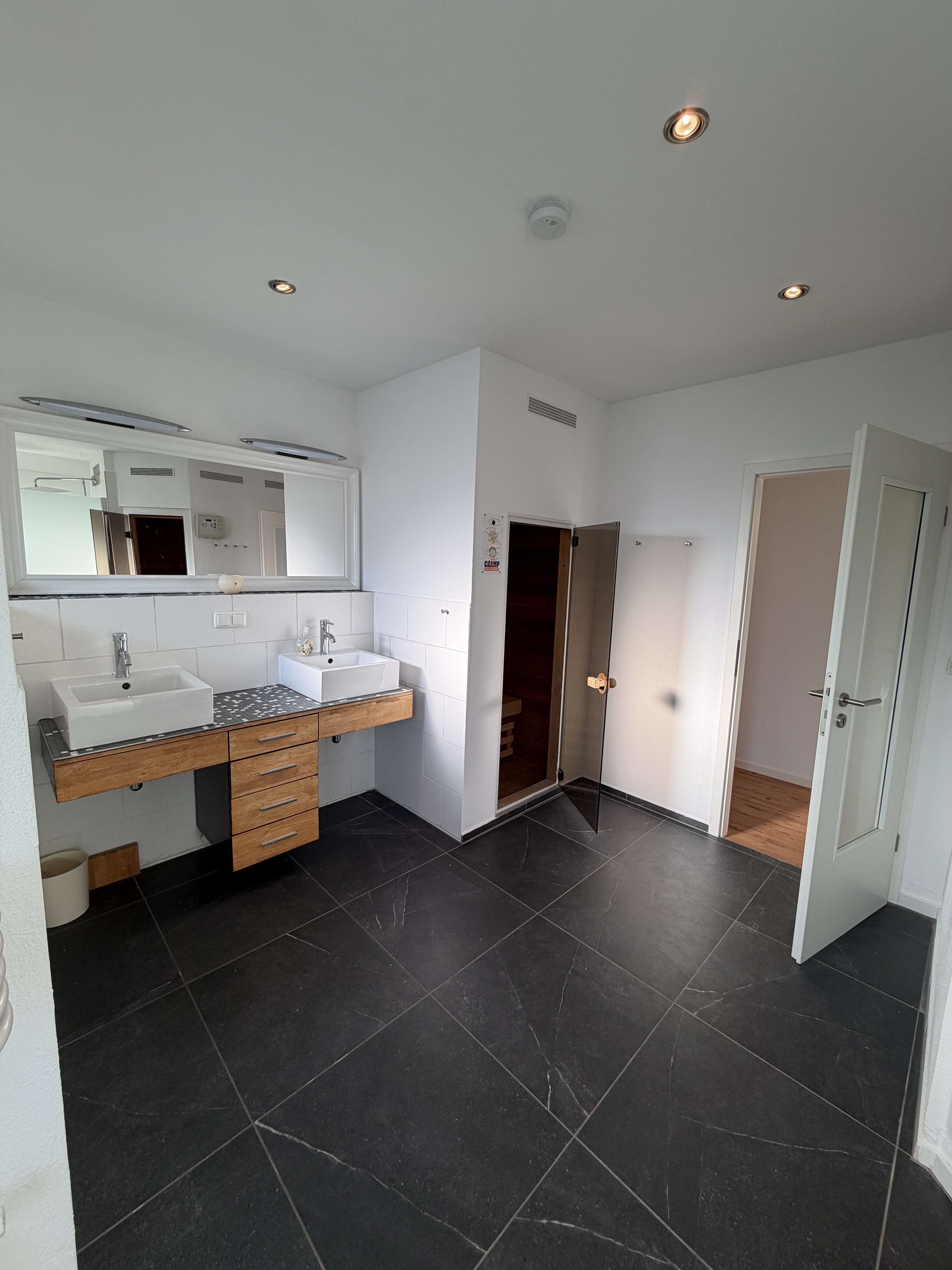 Immobilie in Kreuzwertheim - Haus, Wohnhaus, Einfamilienhaus mit großer Einliegerwohnung in Kreuzwertheim - Bild 6