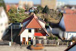 HELLE, GUT GESCHNITTENE 3-ZKB-WOHNUNG MIT GROßEM BALKON UND EIGENEM GARTEN IM ZWEIFAMILIENHAUS – Die vollständige Adresse der Immobilie erhältst du vom Anbieter., 86179 Haunstetten-West, Augsburg – Vorschaubild 2