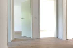 Barrierefreies Wohnen im Zentrum! Vollsanierte 3 Zimmer Wohnung mit Aufzug & Balkon.