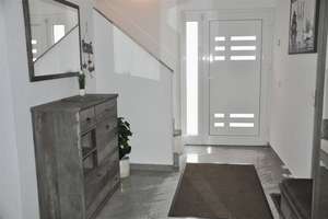 Erftstadt: Energieeffizienz A!
Freistehendes, individuelles
Klinkerlandhaus mit Garagenhaus – Die vollständige Adresse der Immobilie erhältst du vom Anbieter., 50374 Erftstadt – Vorschaubild 4