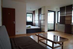 Stilvolle, geräumige und sanierte 1-Zimmer-Wohnung mit Balkon und Einbauküche in Regensburg