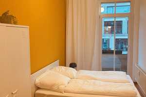 *Friedrichshain! Sehr schöne, neuwertige und helle Altbauwohnung  kurzfristig zum Einzug verfügbar* – Berlin – Vorschaubild 2