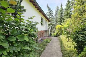 Winkel-Bungalow mit Einliegerwohnung in Bestlage mit 3 Garagen auf 1303 m² Grund – Die vollständige Adresse der Immobilie erhältst du vom Anbieter., 96450 Neuses, Coburg – Vorschaubild 9