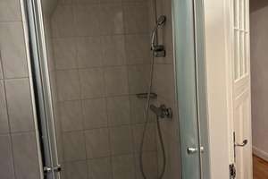 Zu vermieten: Helle 2-Zimmer-Dachgeschosswohnung mit Balkon in Hamburg-Schnelsen (61 m²) – Die vollständige Adresse der Immobilie erhältst du vom Anbieter., 22457 Schnelsen, Hamburg – Vorschaubild 4