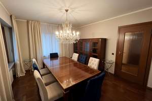 Haus  Ludwigsburg | zwei Wohneinheiten | Garten | 3 Garagen & 3 Stellplätze | Spätzle Immobilien – Die vollständige Adresse der Immobilie erhältst du vom Anbieter., 71642 Nord, Ludwigsburg – Vorschaubild 6